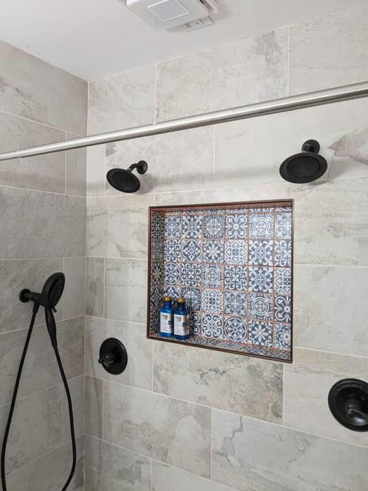 吹风机、卫生纸