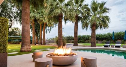 Relaxing Desert Oasis–Outdoor Fun+Pool - Sleeps 17