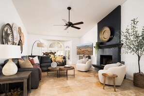 TV, caminetto, tavolo da ping pong