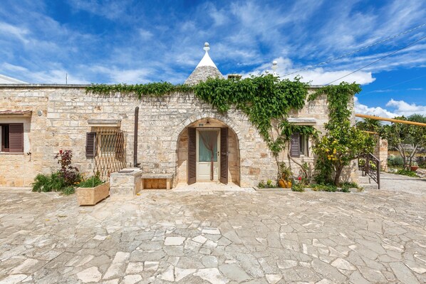Exterior - 2402 Trullo Ventura by Perle di Puglia (Locorotondo)