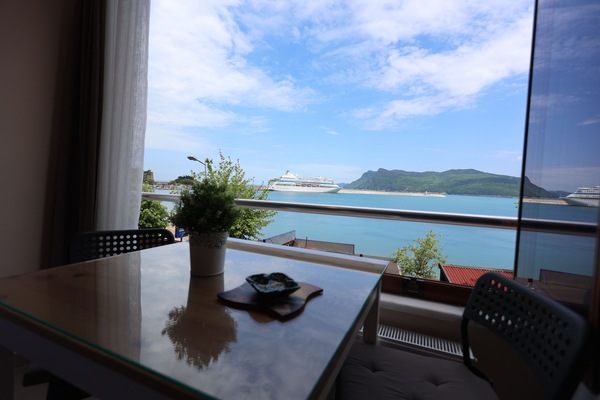 Phòng cơ bản | Minibar, bàn