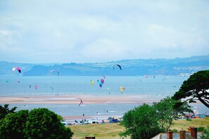 Beach nearby - Devoncourt 1 Bed Apartment  (Exmouth)