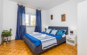 3 quartos, cofres nos quartos, Wi-Fi de cortesia, roupa de cama
