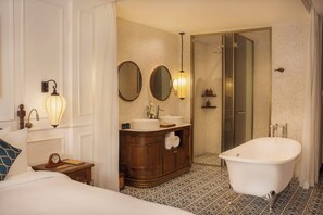 Separate tub and shower, rainfall showerhead, free toiletries - The Anam Mui Ne (Phan Thiet)