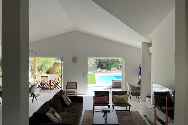 vu du salon vers l"extérieur