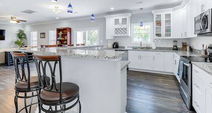 4BR Spacious Retreat • Walk to Beach • Pets OK