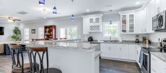 4BR Spacious Retreat • Walk to Beach • Pets OK