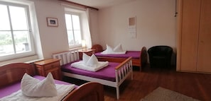 10 bedrooms, free WiFi, bed sheets