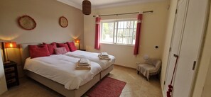 4 bedrooms, iron/ironing board, WiFi, bed sheets