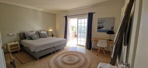 4 chambres, fer et planche à repasser, Wi-Fi, draps fournis