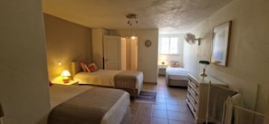 4 chambres, fer et planche à repasser, Wi-Fi, literie fournie