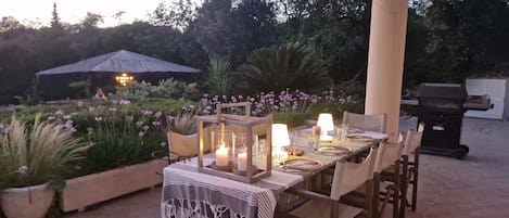 Outdoor dining