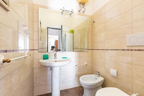 Apartment | Bathroom