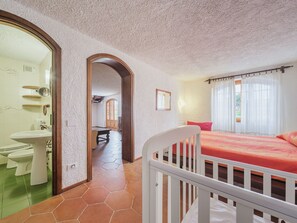 4 habitaciones, tabla de planchar con plancha y wifi 