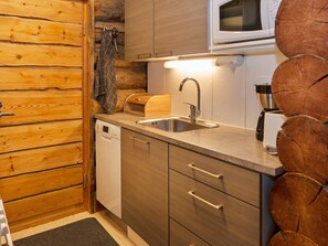 Geladeira, micro-ondas, lava-louças