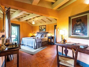 9 Schlafzimmer, Schreibtisch, Internetzugang