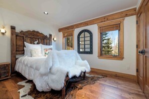8 habitaciones, escritorio, tabla de planchar con plancha y wifi gratis 