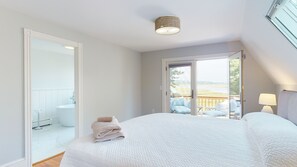 4 bedrooms, free WiFi, bed sheets