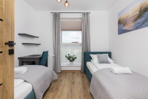 2 habitaciones, tabla de planchar con plancha, wifi y ropa de cama 