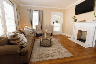 Modern 2BR Cottage | Pets Allowed Near Capitol