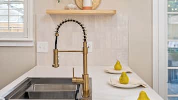 Refrigerador, microondas, horno y lavavajillas