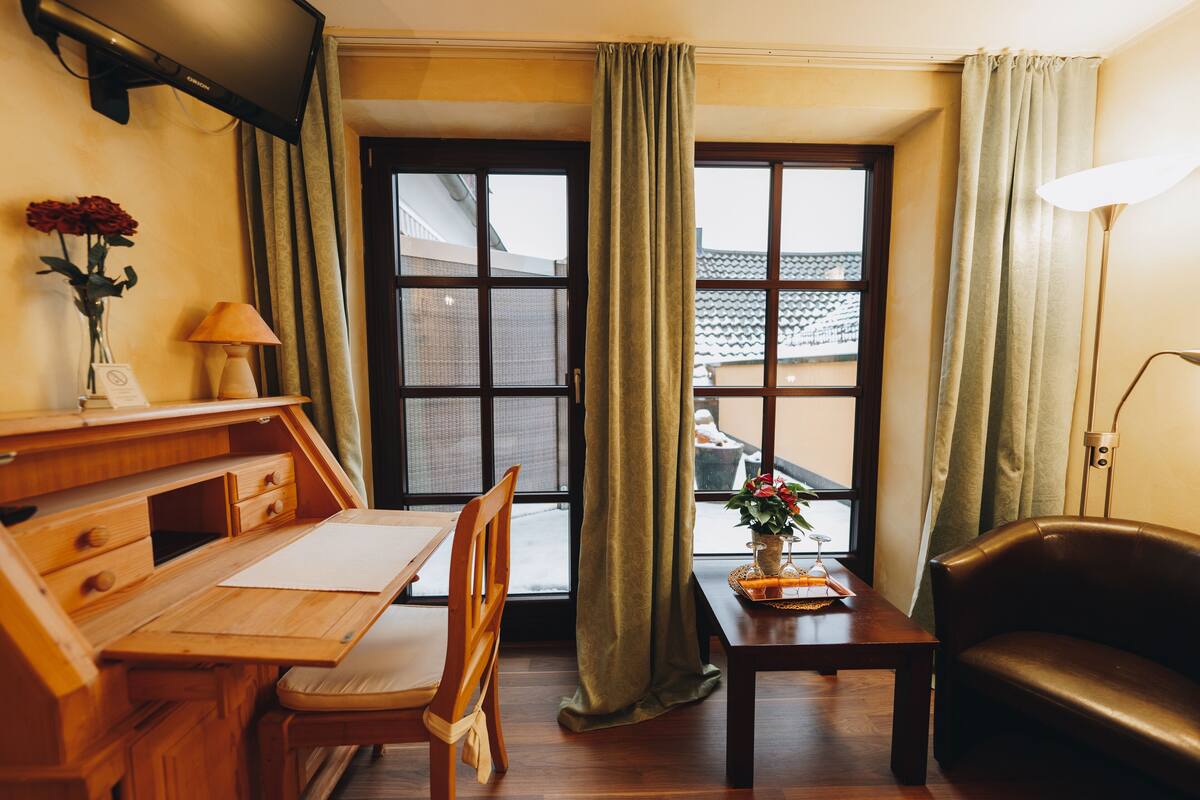 Double Room | Desk, laptop workspace, WiFi (free), bed sheets