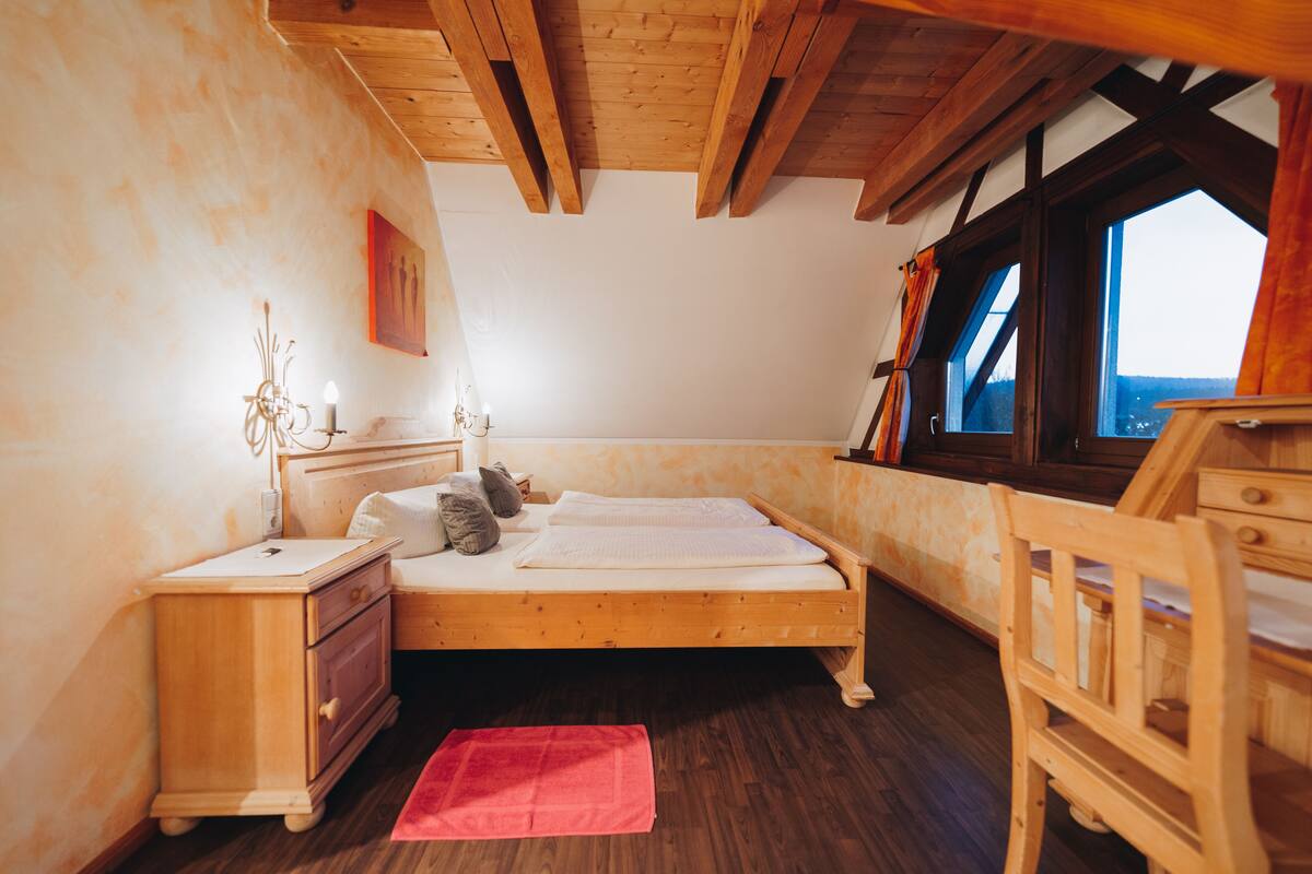Quadruple Room | Desk, laptop workspace, WiFi (free), bed sheets