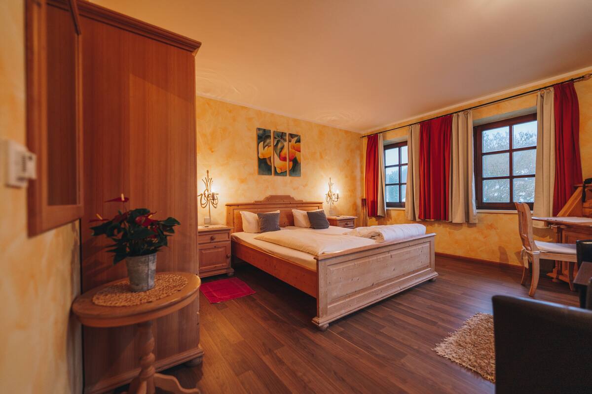 Superior Double Room | Desk, laptop workspace, WiFi (free), bed sheets