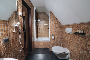 Bathroom - Neukirchner Hof (Neukirchen bei Sulzbach-Rosenberg)
