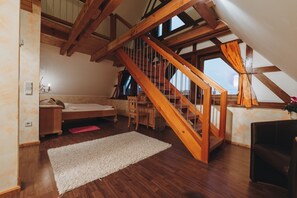 Chambre Quadruple | Bureau, espace de travail pour ordinateur portable, Wi-Fi gratuit