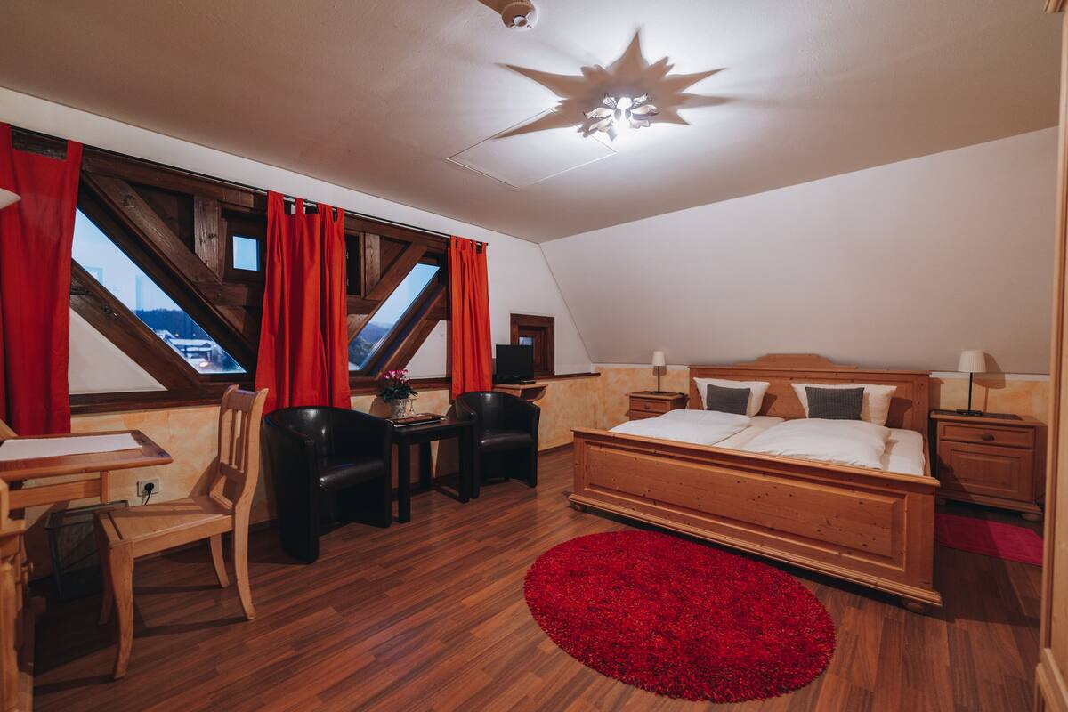 Comfort Double Room | Desk, laptop workspace, WiFi (free), bed sheets