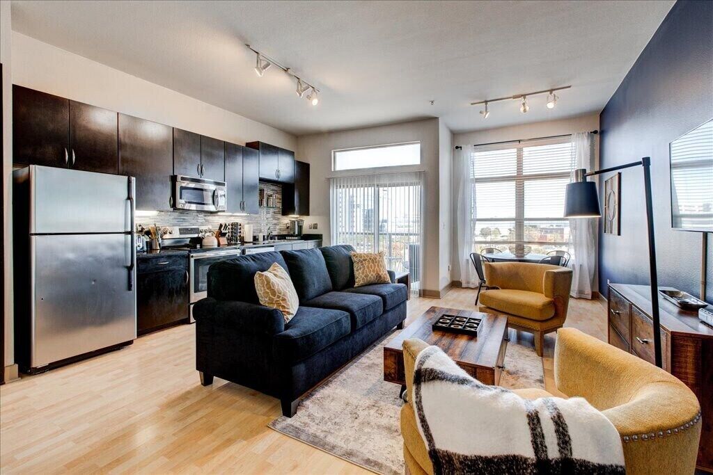 Studio | Downtown Dallas | King Bed | Gym | Parking | WiFi | Extended Stay