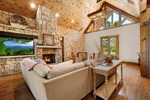 TV, fireplace - Copperline Lodge - located in Blue Ridge, GA (Epworth)