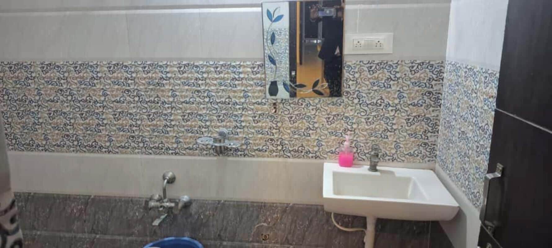 Standard Triple Room | Bathroom | Shower, towels