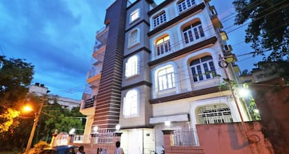 Goroomgo Manurama Ruby Kolkata