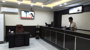 Lobby - Hotel White Pearl (Lahore)