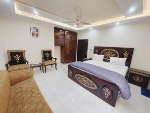 Deluxe Double Room | Soundproofing, iron/ironing board, free WiFi, bed sheets - Hotel White Pearl (Lahore)