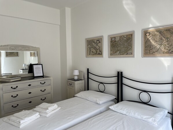 3 bedrooms, in-room safe, desk, iron/ironing board