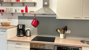 Kühlschrank, Ofen, Herdplatte, Geschirrspüler