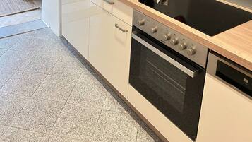 Kühlschrank, Ofen, Herdplatte, Geschirrspüler