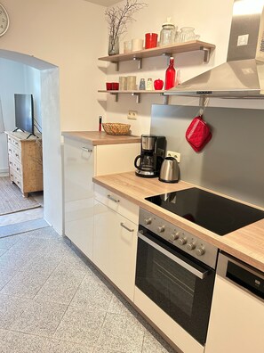 Kühlschrank, Ofen, Herdplatte, Geschirrspüler