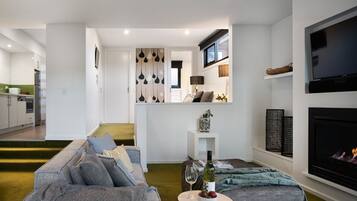 TV, fireplace