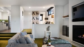 TV, fireplace