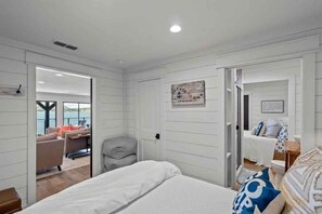 3 bedrooms, free WiFi, bed sheets - Possum Kingdom's Reel Scenic Haus, 3bd/2ba sleeps 8 waterfront w/beautiful views (Graford)