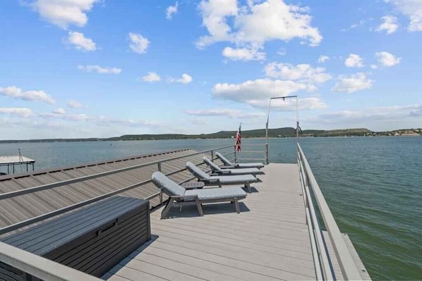 Property grounds - Possum Kingdom's Reel Scenic Haus, 3bd/2ba sleeps 8 waterfront w/beautiful views (Graford)