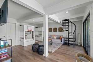 Interior - Possum Kingdom's Reel Scenic Haus, 3bd/2ba sleeps 8 waterfront w/beautiful views (Graford)