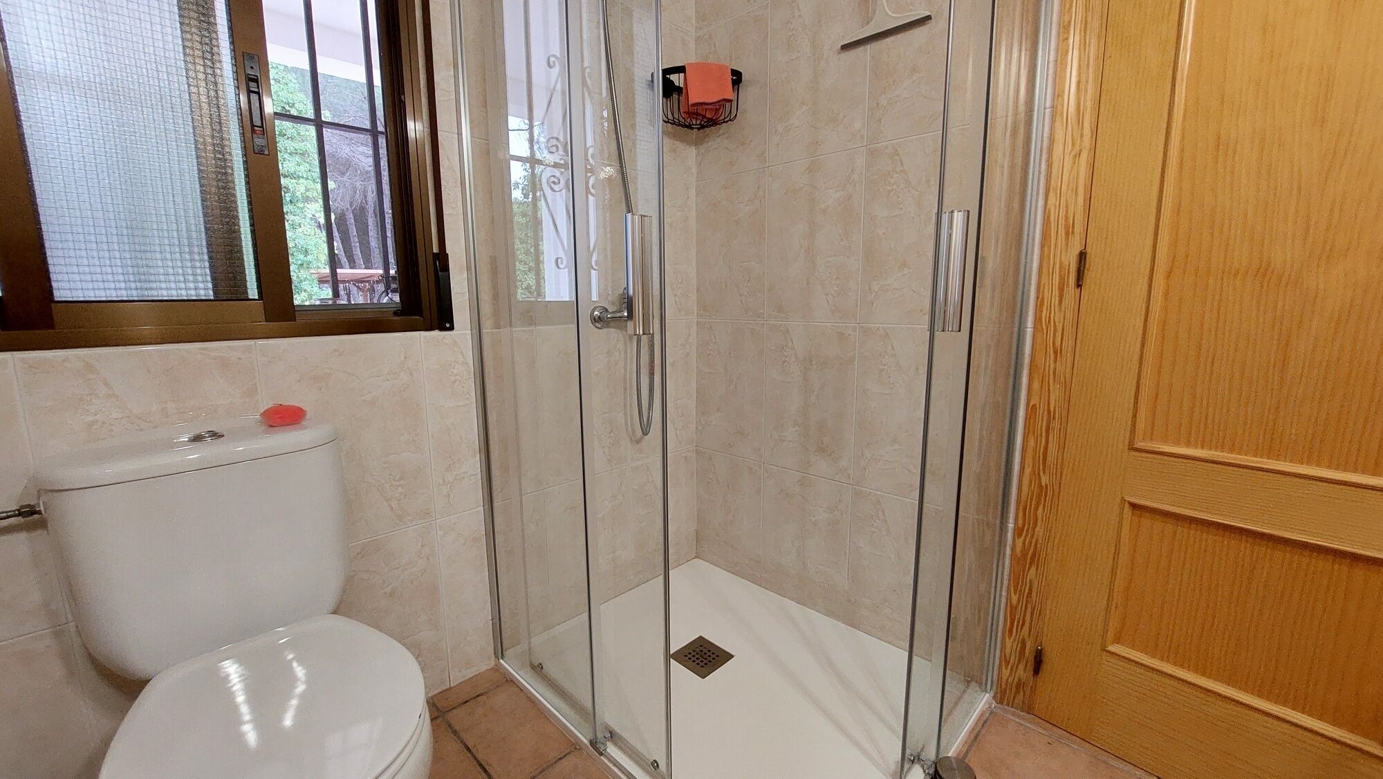 Dusche, Handtücher, Seife, Toilettenpapier