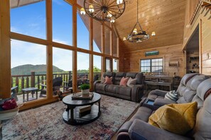 Smart TV, chimenea, reproductor de DVD y libros 