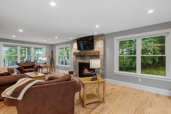 Smart TV, fireplace, offices