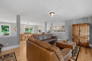 Smart-TV, peis og kontorer